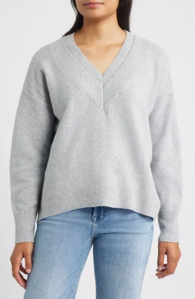 City Blues Ciite V-neck Sweater In Gray