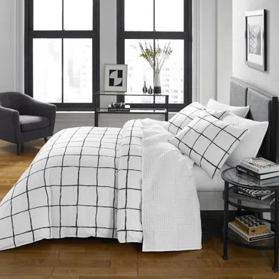 City Scene Black/white Microfiber Reversible Modern & Contemporary Comforter Set In Black;white