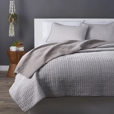 City Scene Leaves Standard Cotton Reversible Quilt Set In Mink