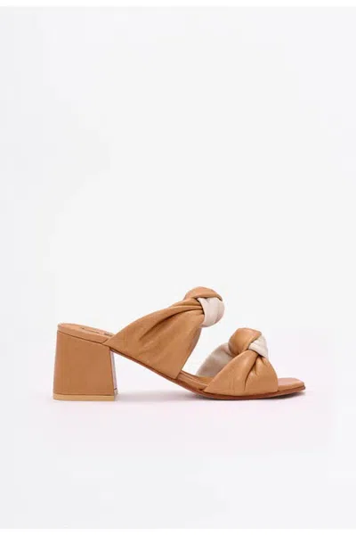 Clara Barcelo Twist & Shout Mule In Tan