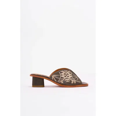 Clara Barcelo Unconvinced Slide Sandal In Mink