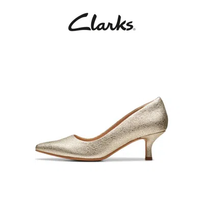 Clarks Adela Court In Beige