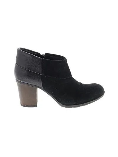 Pre-owned Clarks Ankle Boots In Black
