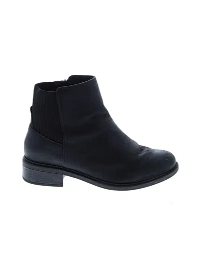 Pre-owned Clarks Ankle Boots In Black