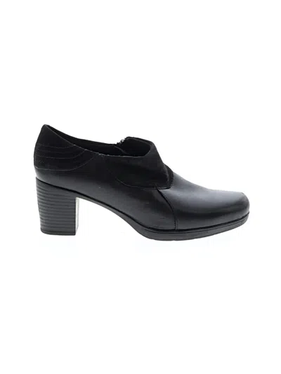 Pre-owned Clarks Ankle Boots In Black