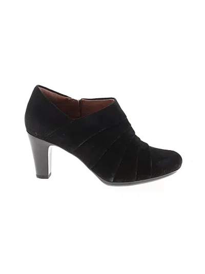 Pre-owned Clarks Ankle Boots In Black