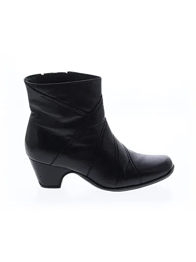 Pre-owned Clarks Ankle Boots In Black
