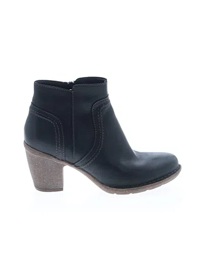 Pre-owned Clarks Ankle Boots In Black