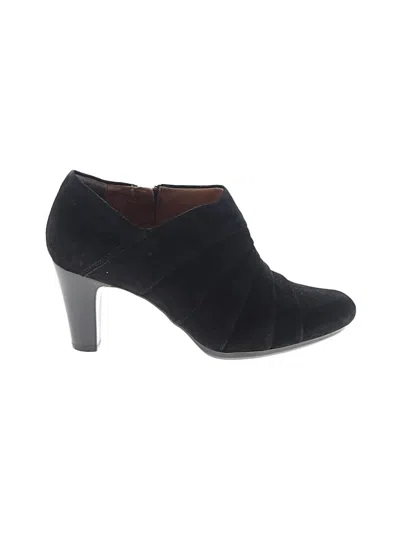 Pre-owned Clarks Ankle Boots In Black