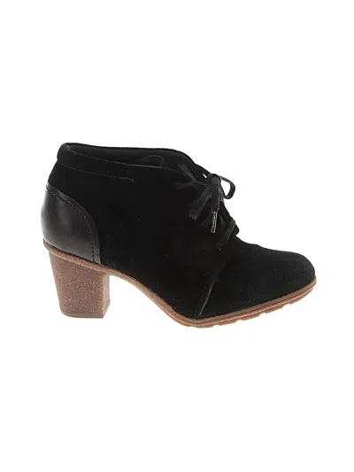 Pre-owned Clarks Ankle Boots In Black