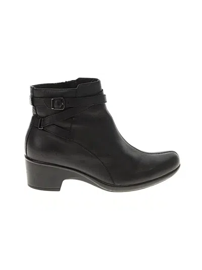 Pre-owned Clarks Ankle Boots In Black
