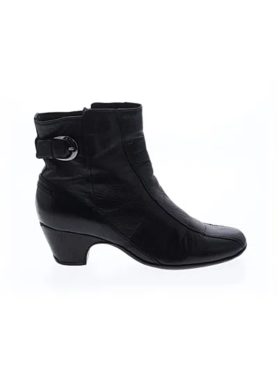 Pre-owned Clarks Ankle Boots In Black