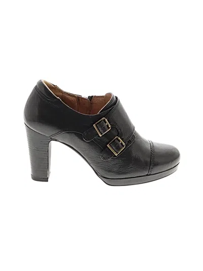 Pre-owned Clarks Ankle Boots In Black