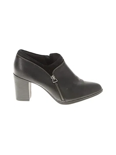 Pre-owned Clarks Ankle Boots In Black