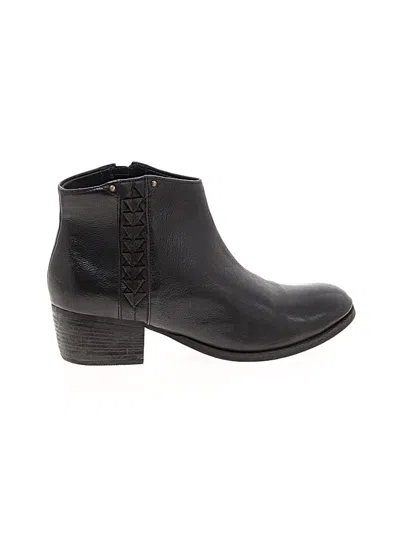 Pre-owned Clarks Ankle Boots In Black