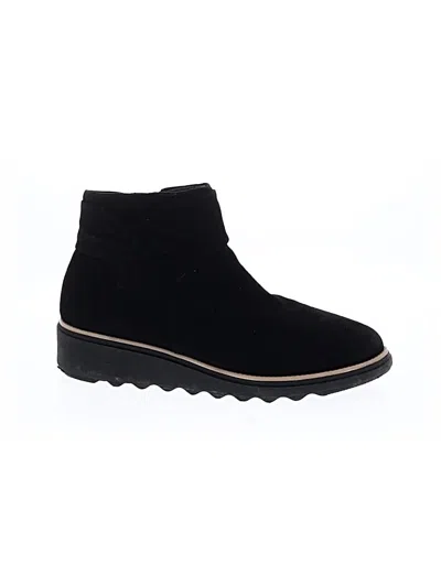 Pre-owned Clarks Ankle Boots In Black