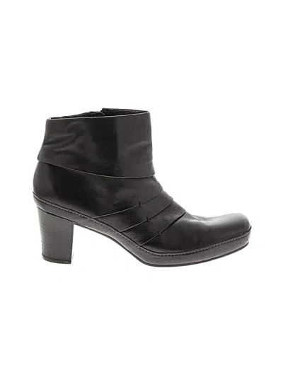 Pre-owned Clarks Ankle Boots In Black