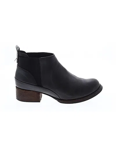 Pre-owned Clarks Ankle Boots In Black