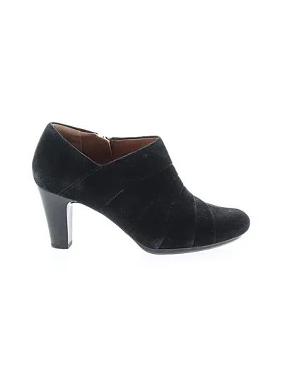 Pre-owned Clarks Ankle Boots In Black