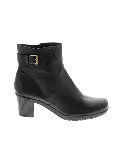Pre-owned Clarks Ankle Boots In Black