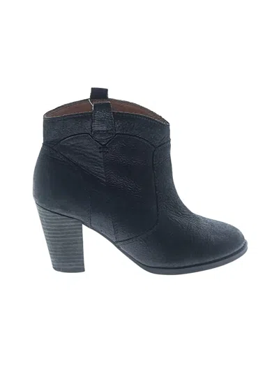 Pre-owned Clarks Ankle Boots In Black