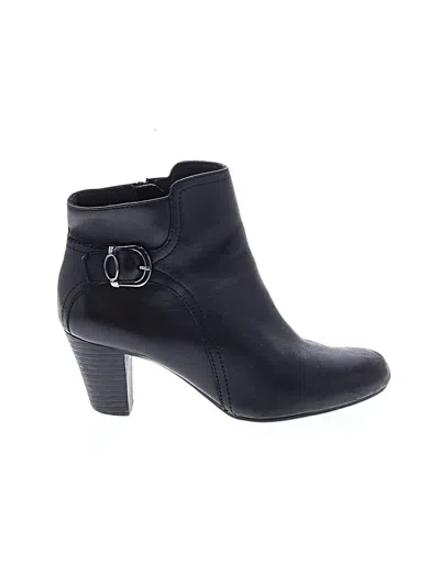 Pre-owned Clarks Ankle Boots In Black