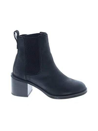 Pre-owned Clarks Ankle Boots In Black