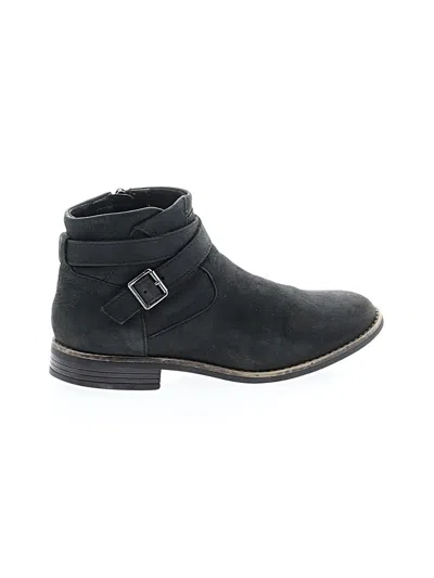 Pre-owned Clarks Ankle Boots In Black