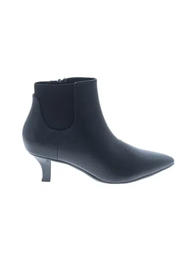 Pre-owned Clarks Ankle Boots In Black
