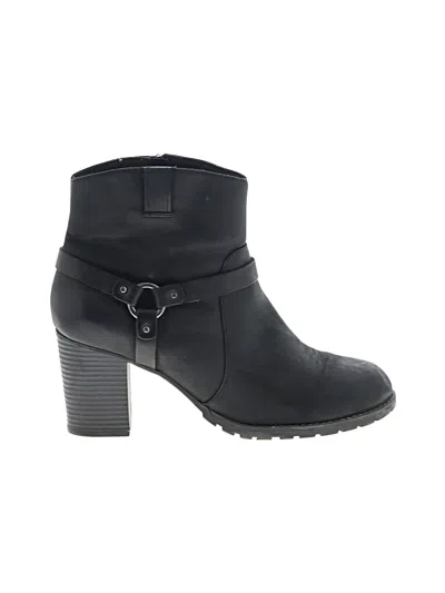 Pre-owned Clarks Ankle Boots In Black