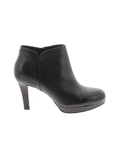 Pre-owned Clarks Ankle Boots In Black