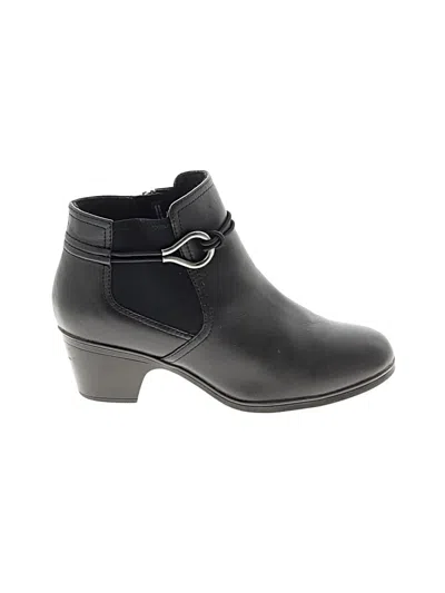 Pre-owned Clarks Ankle Boots In Black