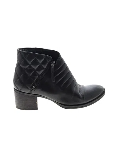 Pre-owned Clarks Ankle Boots In Black