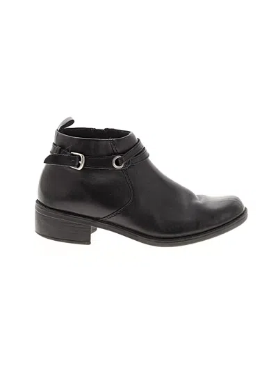 Pre-owned Clarks Ankle Boots In Black