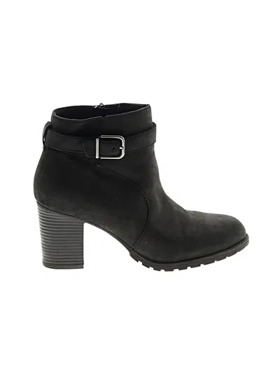 Pre-owned Clarks Ankle Boots In Black