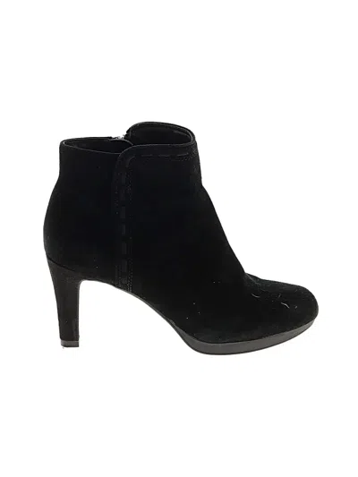 Pre-owned Clarks Ankle Boots In Black