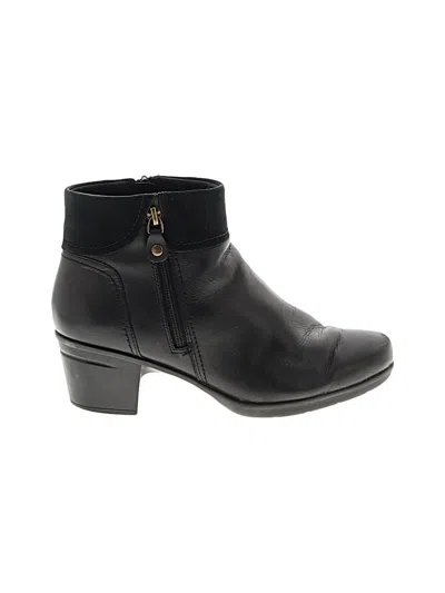 Pre-owned Clarks Ankle Boots In Black