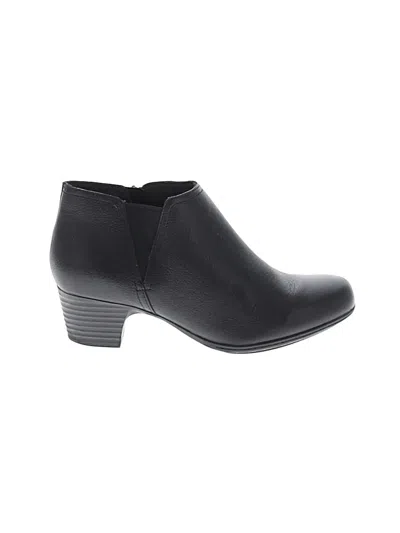 Pre-owned Clarks Ankle Boots In Black