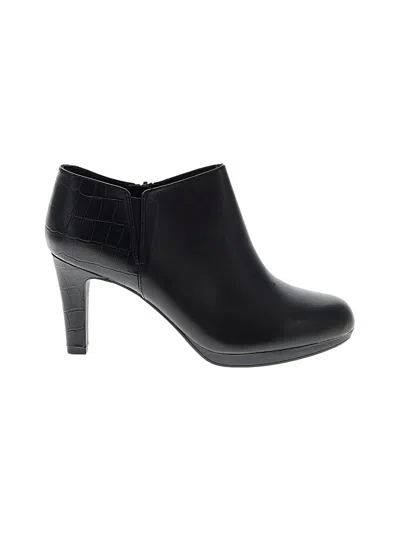 Pre-owned Clarks Ankle Boots In Black