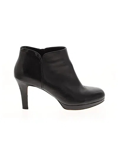 Pre-owned Clarks Ankle Boots In Black