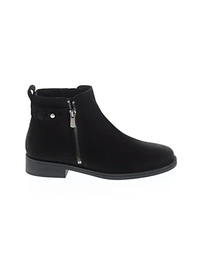 Pre-owned Clarks Ankle Boots In Black