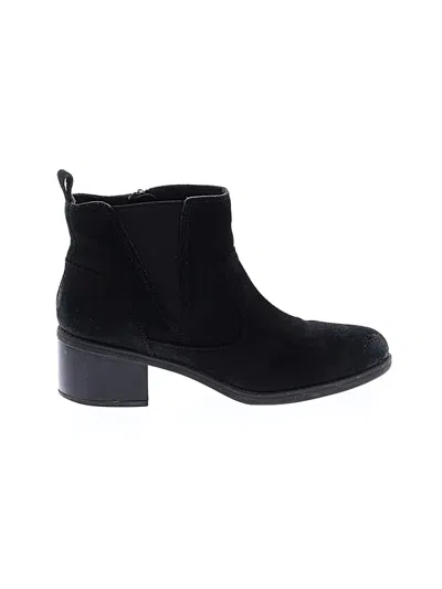 Pre-owned Clarks Ankle Boots In Black
