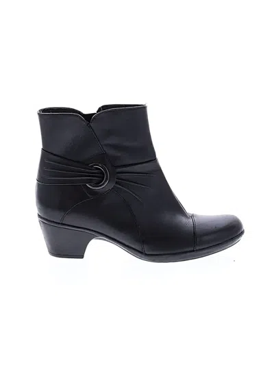 Pre-owned Clarks Ankle Boots In Black