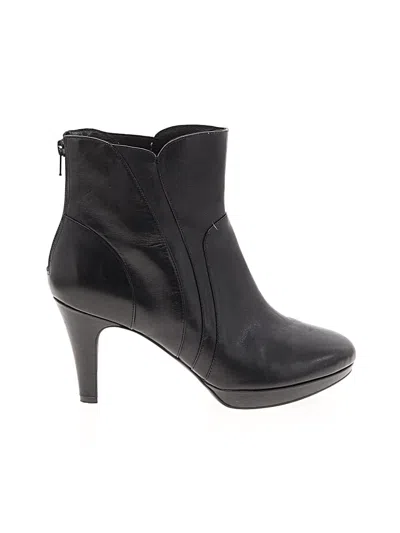 Pre-owned Clarks Ankle Boots In Black