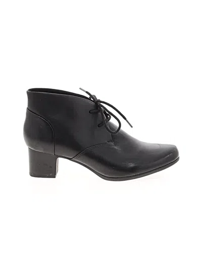 Pre-owned Clarks Ankle Boots In Black