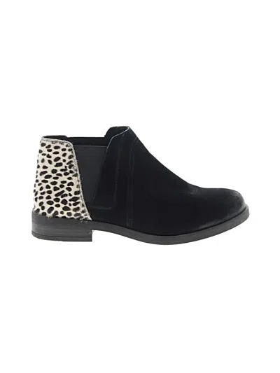 Pre-owned Clarks Ankle Boots In Black