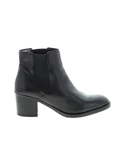 Pre-owned Clarks Ankle Boots In Black