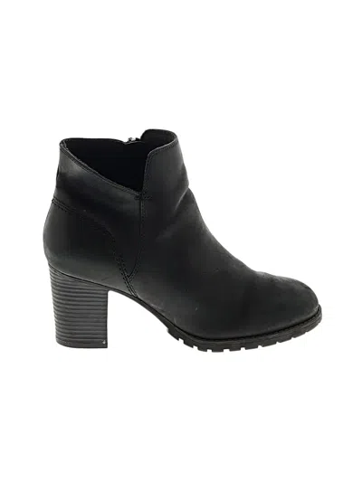 Pre-owned Clarks Ankle Boots In Black