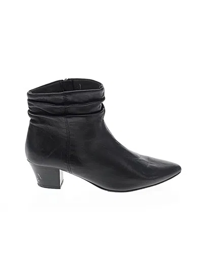 Pre-owned Clarks Ankle Boots In Black