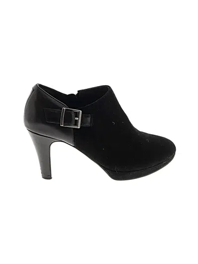 Pre-owned Clarks Ankle Boots In Black